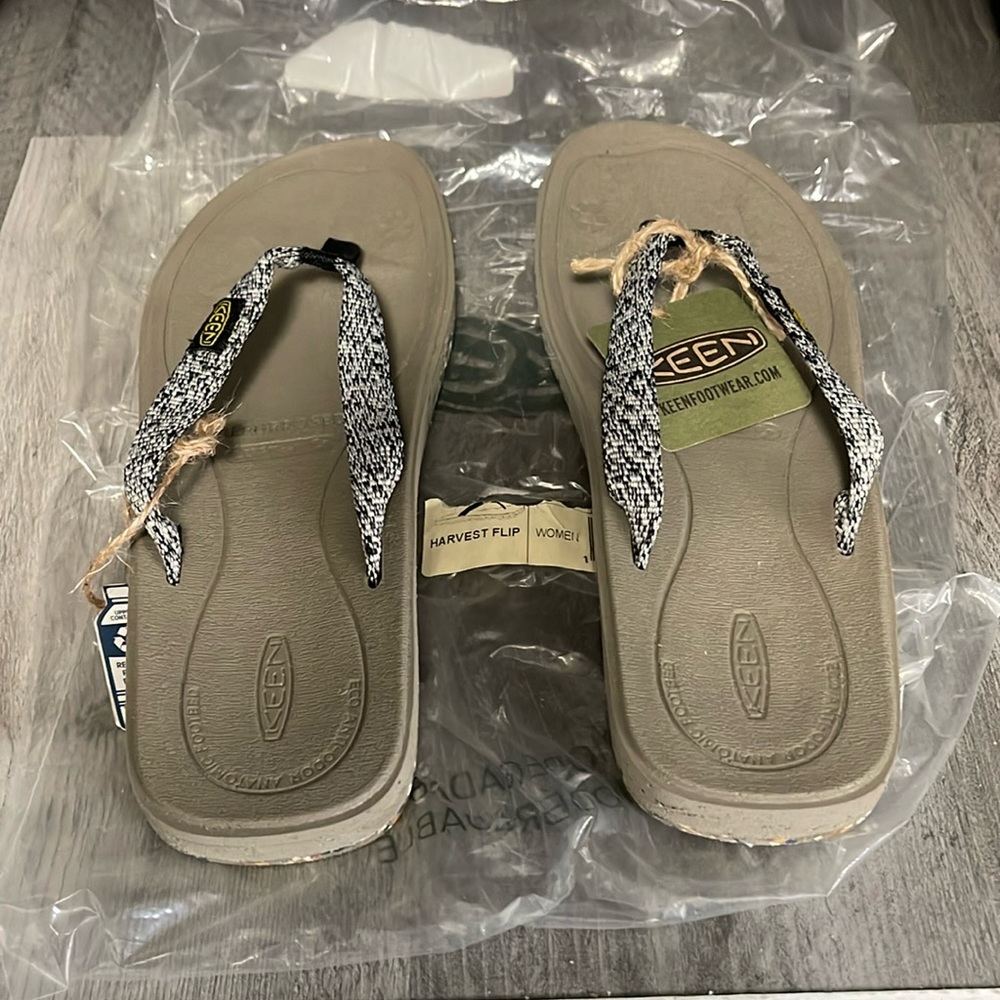 Brand new with tags, keen harvest flip